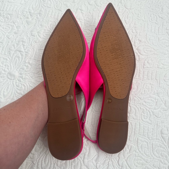 New Gianni Bini Hot Pink Pointed Slingback Flats with Crystal Embellishments - Picture 4 of 5
